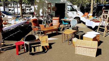 Broc en Stock Débarras. Brocanteur Antiquaire